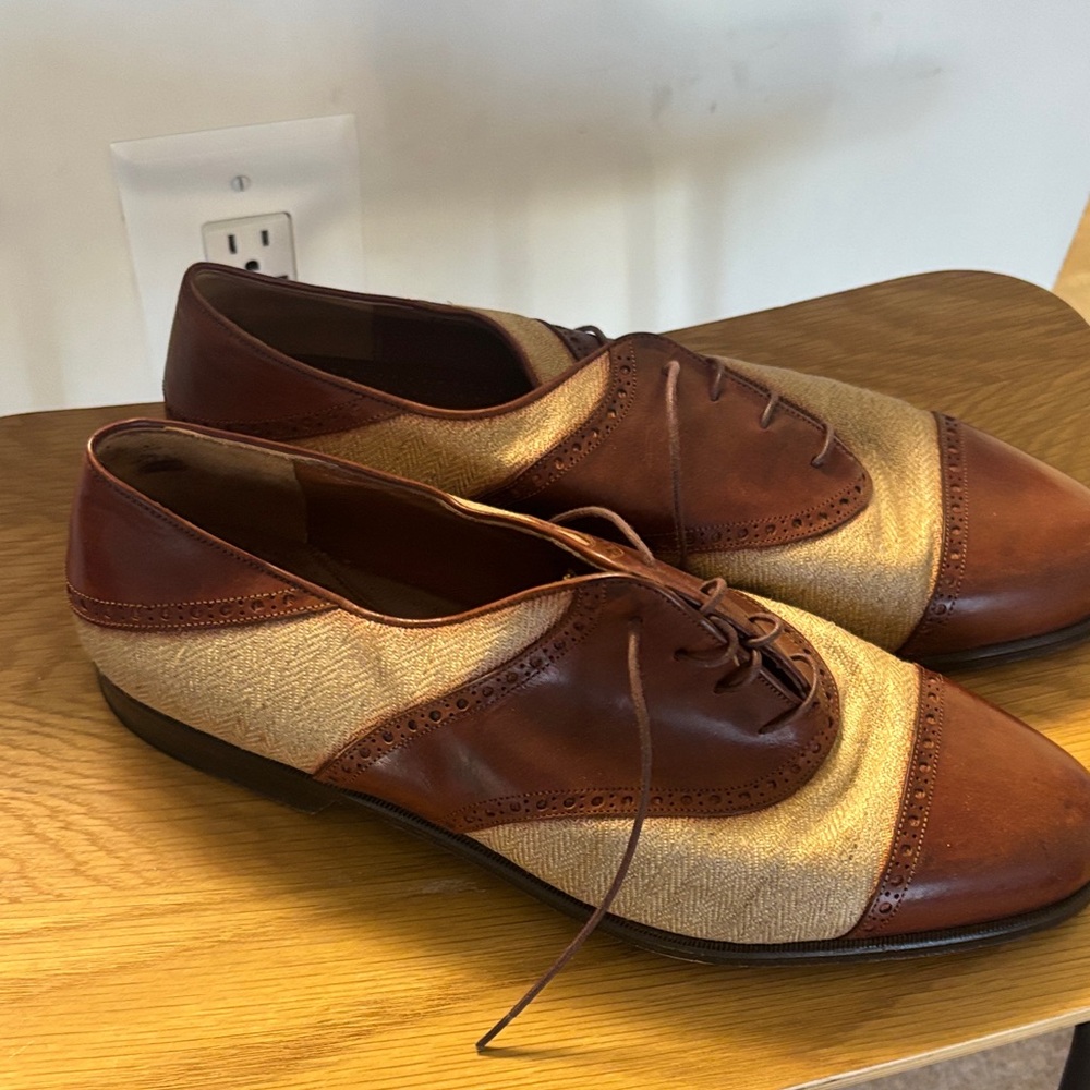 Elegant Two-Tone Oxford Shoes